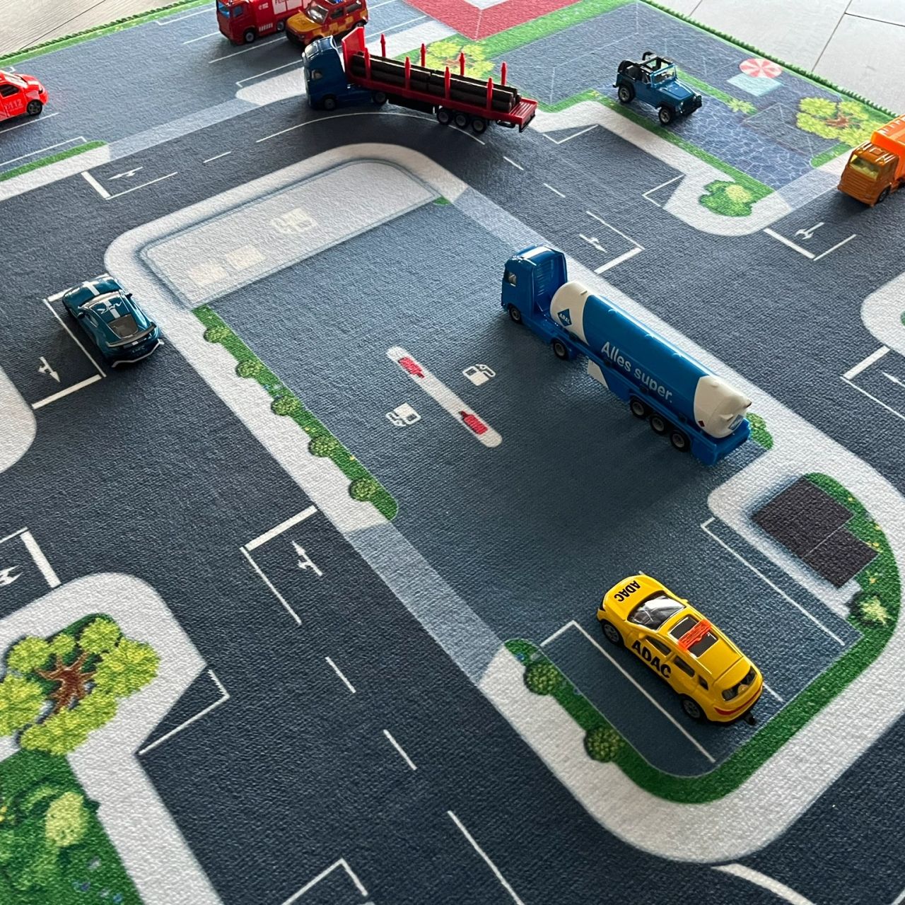 Spielteppich Emil Spielteppich Emil mit Tankstelle