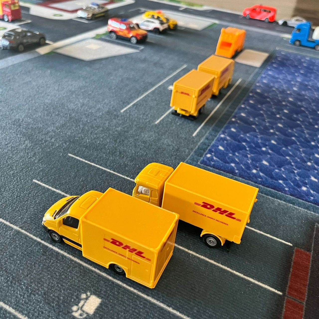 Spielteppich Hugo Spielteppich Hugo mit Hafen und Verladestation