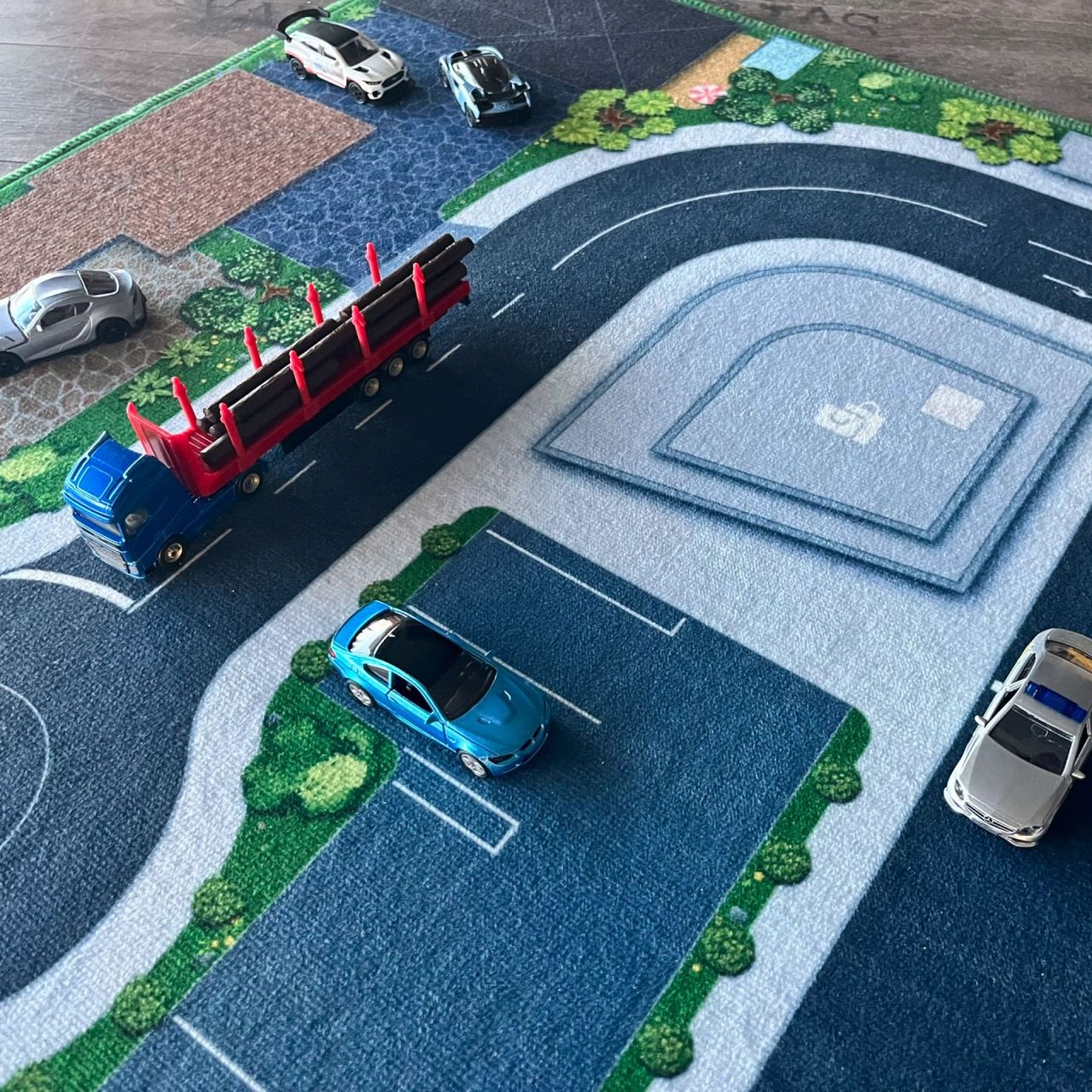 Spielteppich Karl Spielteppich Karl mit Einkaufsladen und Wohnhäuser
