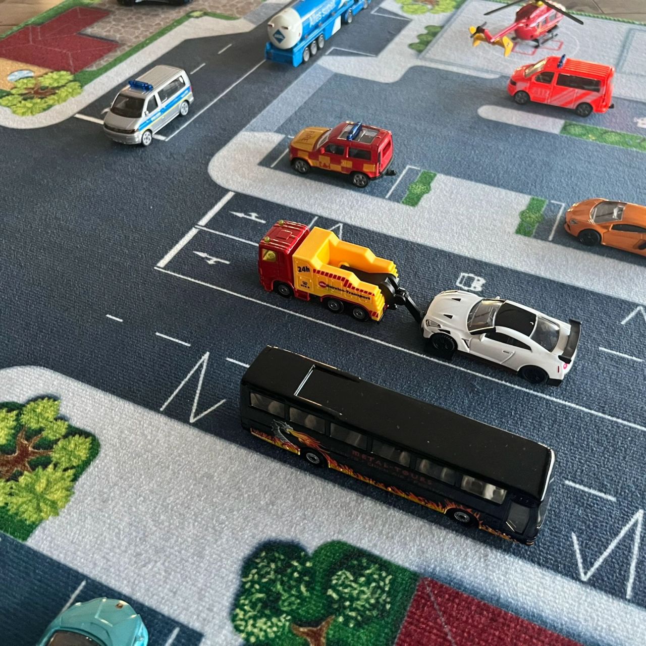 Spielteppich Karl Spielteppich Karl mit Hauptstraße und Krankenhaus