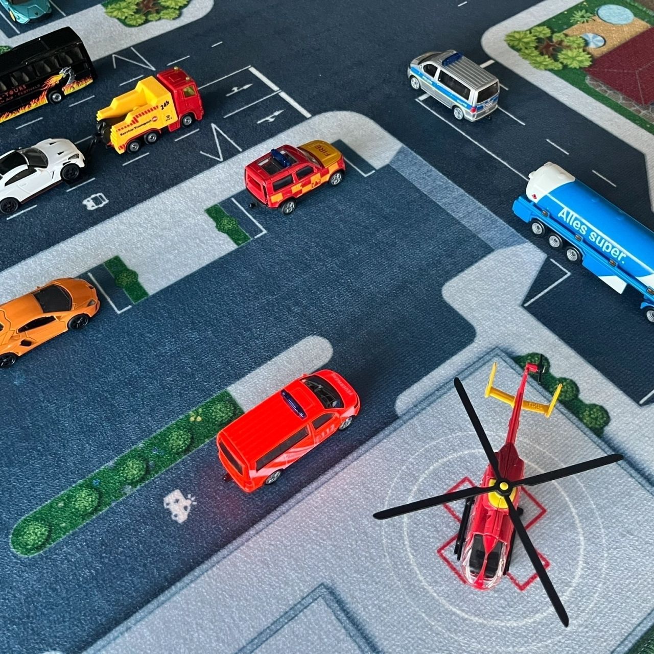 Spielteppich Karl mit Krankenhaus